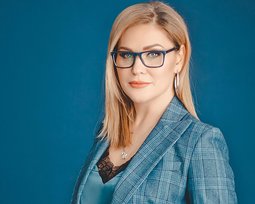 Олена Кобець