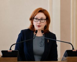 Анна Толстанова