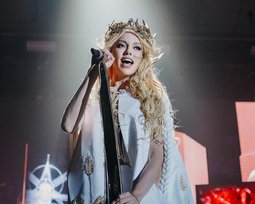 Оля Полякова