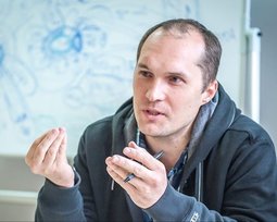 Юрий Бутусов