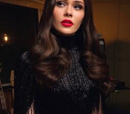 Юлия Санина