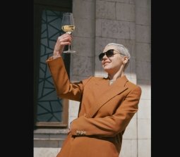 Анна-Евгения Янченко (Сомельє в зелених штанях)