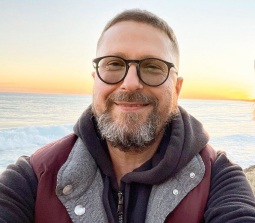 Анатолий Шарий