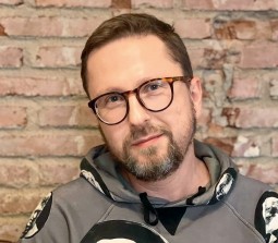 Анатолий Шарий