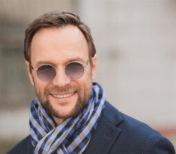 Виталий Антонов