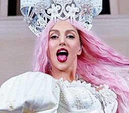 Оля Полякова