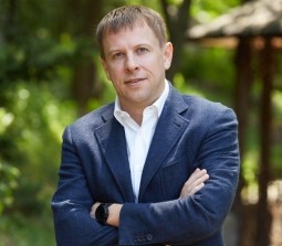 Виталий Хомутынник