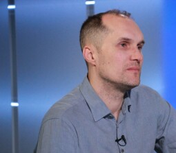 Юрий Бутусов