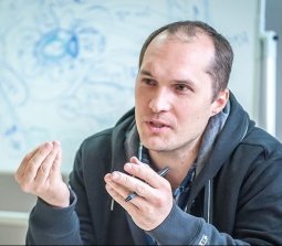 Юрий Бутусов