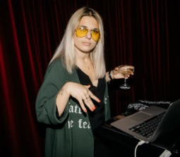 Луладжа Олеговна (Анастасия Приходько)