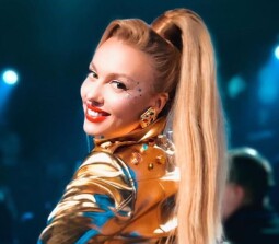 Оля Полякова