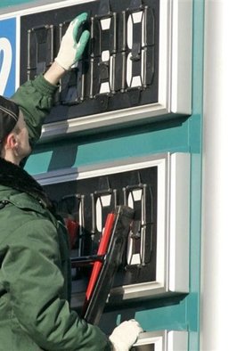 Привіт від Лукашенка. Чи призведуть санкції проти Білорусі до дефіциту палива в Україні