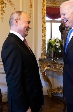 Приборкати ведмедя. Чому американські ЗМІ критикують Байдена за м'якість стосовно Росії