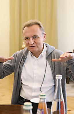 Садовой или Свириденко: кто виноват, что отключили от света больницы во Львове