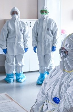Опасные игры. Врачей косит COVID-19, но чиновники не видят проблем с закупкой средств защиты