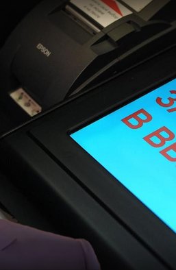 Слідкуйте за руками. Що чекає на Україну, якщо владу оберуть "подвійні громадяни" в додатку "Дія"