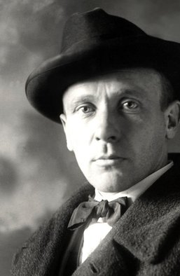 Расстреляли — и забыли: почему все знают Булгакова, а не настоящих национальных писателей и поэтов