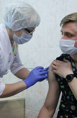 Лучше поздно, чем никогда. Нужно ли вакцинироваться в разгар пандемии