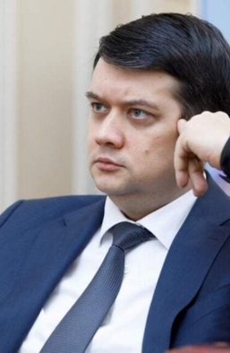 З місця – в кар'єру. Чи стане Разумков суперником Зеленського після своєї відставки