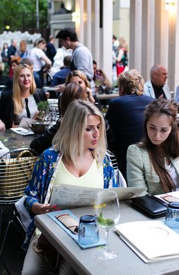 "Синдром вахтера". Как киевские рестораны пережили первую неделю в красной зоне карантина