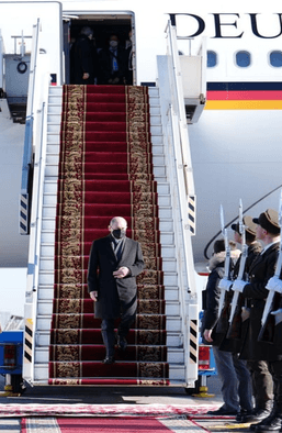 Олаф Шольц у Києві: чи зможе Німеччина розв'язати український вузол