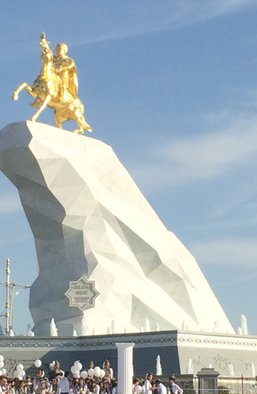 От большевизма к деспотии, от Туркменбаши к Аркадагу. Превратится ли Туркменистан в монархию