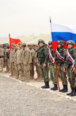 Российский карточный домик рушится. Как конфликт в Карабахе ужимает "русский мир"