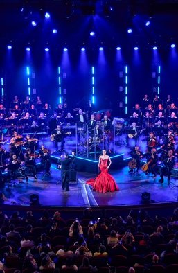 Зірки та святковий хідник у пошкодженому Жовтневому: як пройшло Ukrainian GALA VYTOKY у Києві (фото)