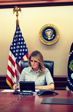 Не жертва, а співучасниця: які секрети відкрив новий документальний фільм про Меланію Трамп