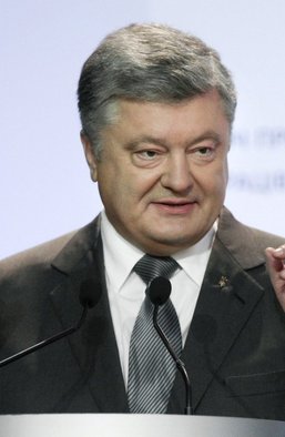 Растяжки Порошенко. Что оставляет уходящий президент Украины Владимиру Зеленскому