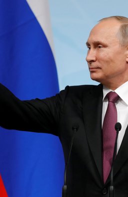 Аусвайс от Кремля. Раздачей паспортов в ОРДЛО Путин запускает два сценария