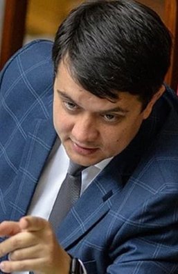 Между мятежом и отставкой. Чем закончится конфликт Зеленского с Разумковым