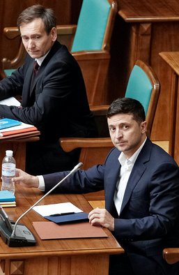 Встать, в суд идет! Почему приход Зеленского на заседание КСУ вряд ли скажется на его решении 