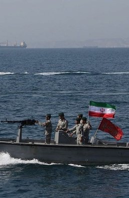 Цифрова артерія світу в Ормузькій протоці: як війна в Ірані може залишити мільйони без інтернету