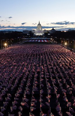 Боже, благослови Америку. Почему инаугурация Байдена будет напоминать инаугурацию Лукашенко