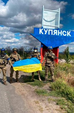 Страна должна знать героев. Кто стоит за украинским флагом над Балаклеей