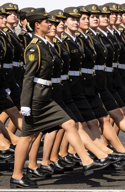 Победа над каблуком. Почему обувь курсанток говорит об армии больше, чем техника на параде