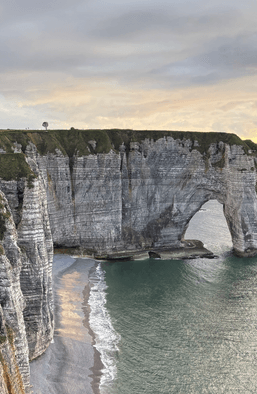Не все так просто: что нужно знать перед поездкой в популярную локацию возле Парижа — Этрета