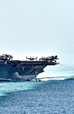 Їжа, електроніка і паливо: чого позбавляється світ через подвійну блокаду Ормузької протоки