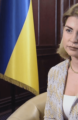 Дипломатія з жіночим обличчям: чому українок на важливих посадах стає все більше