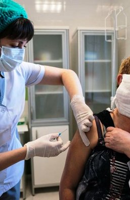 Перед тем, как уколоться. Самые частые вопросы по вакцинации от коронавируса