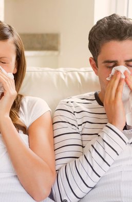 Чихать я хотел. Можно ли вакцинироваться от коронавируса аллергикам