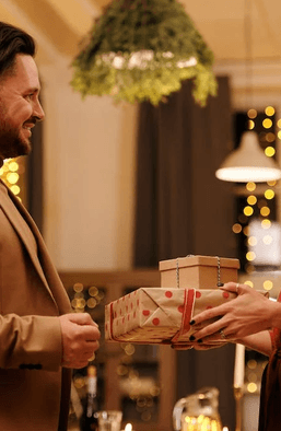 Пусть будут праздники: что подарить родным и близким на Новый год