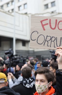 Боевая ничья. Как Европа рассудила спор Зеленского с Конституционным Судом Украины