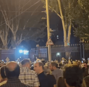 У Вірменії вимагають відставки прем'єра: біля парламенту зібрався протест (відео)