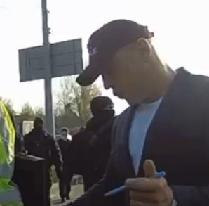 Банда "мусоров" и 300 грамм кокаина: нардепа Киву остановили за превышение скорости (видео)