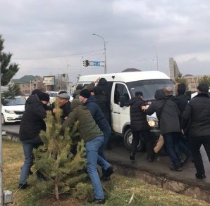 Казахстан протестует из-за роста цен на газ, президент обратился к нации