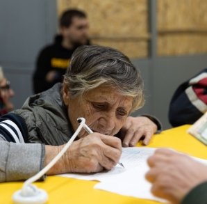 "Механизм работает уже давно": пенсионерам советуют снимать выплаты с карты, — Минсоцполитики