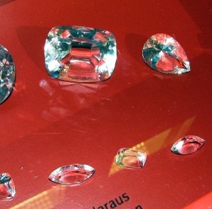 "За рахунок нашого народу": у ПАР вимагають від британської королівської родини повернути коштовність