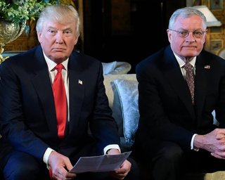 "Путін знущається": ЗМІ дізнались, як польський міністр змусив Трампа відновити постачання зброї Україні